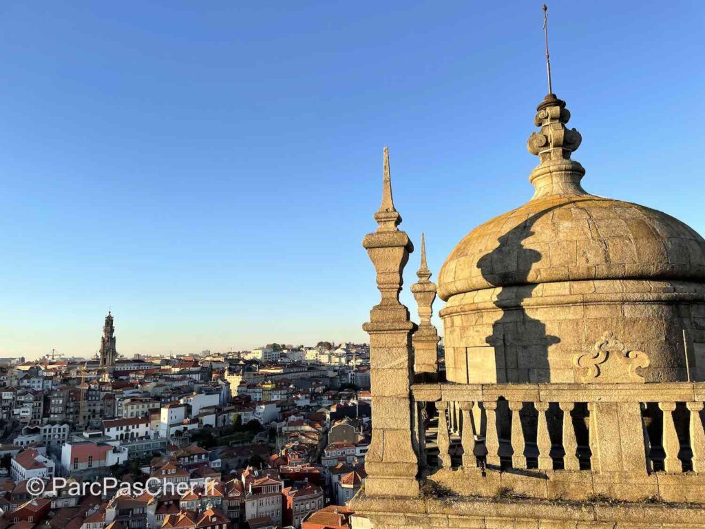 vue depuis la cathedrale de Porto au portugal