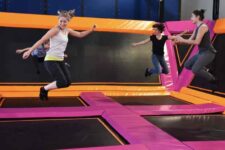 Promo Exalto Lyon Dardilly trampoline parcours ninja karaoke bowling